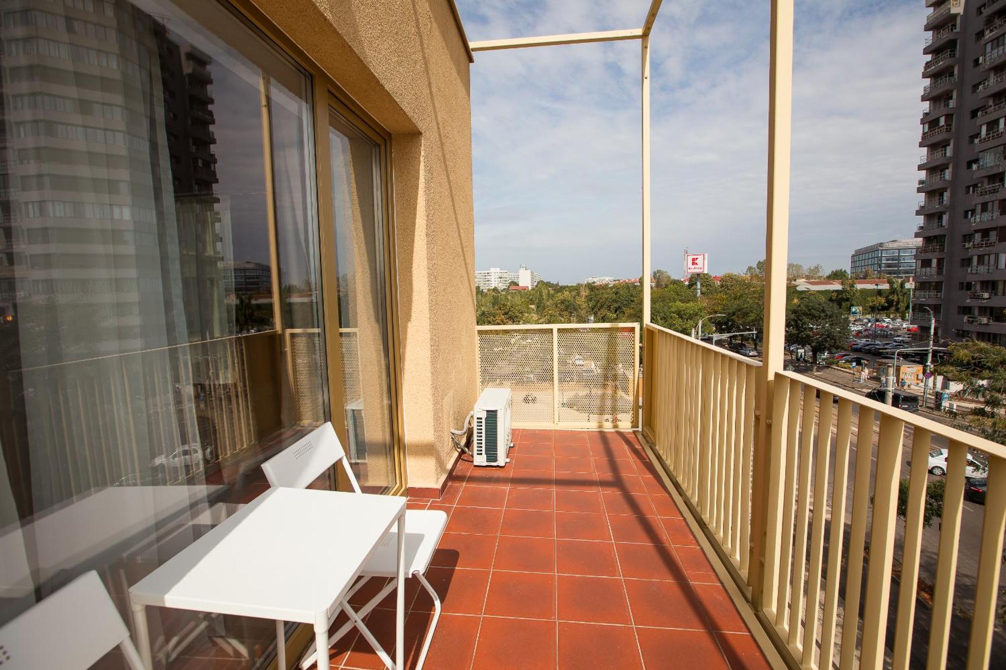 Apartment Marble Heights I 1 Bedroom With Underground Parking *