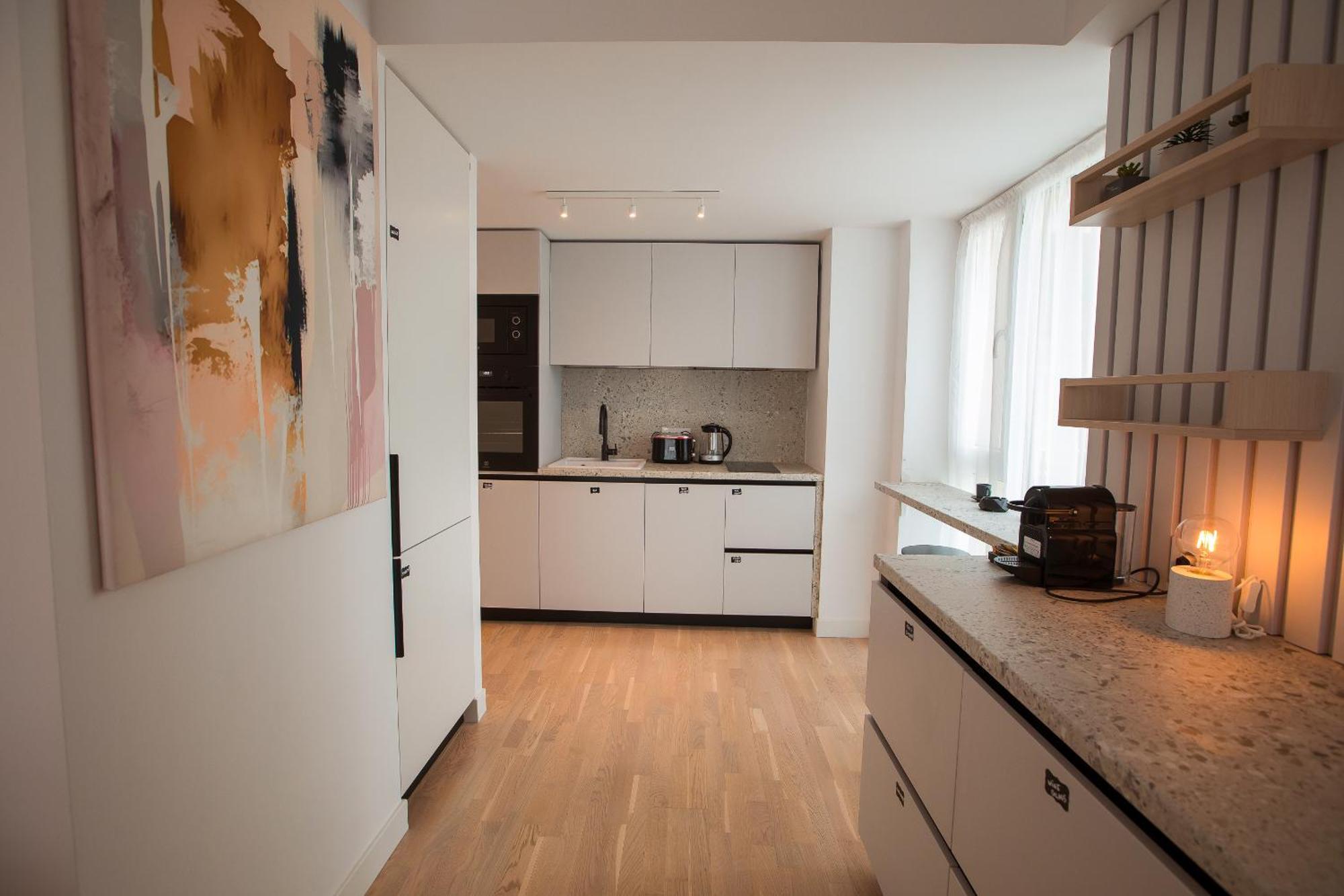 Marble Heights I 1 Bedroom With Underground Parking *