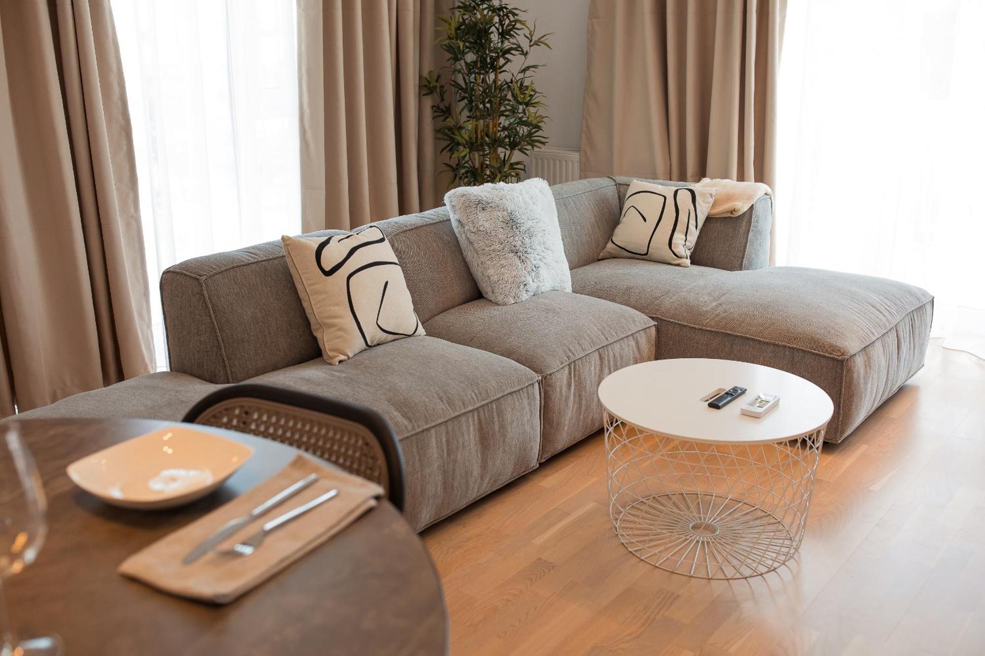 Marble Heights I 1 Bedroom With Underground Parking Apartment